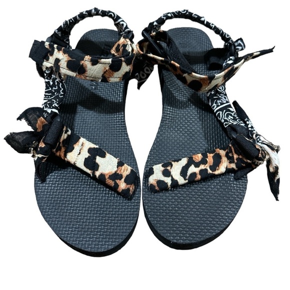 EUC - Arizona Love Sandals -TREKKY LEOPARD PRINT - BLACK BANDANA - 40 - Picture 2 of 5